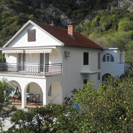 Apartments Ognjenovic Рисан Екстериор снимка
