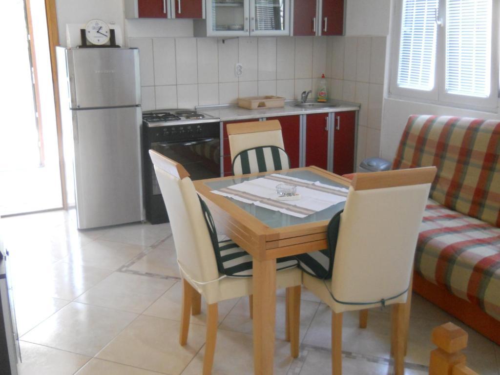 Apartments Ognjenovic Рисан Стая снимка