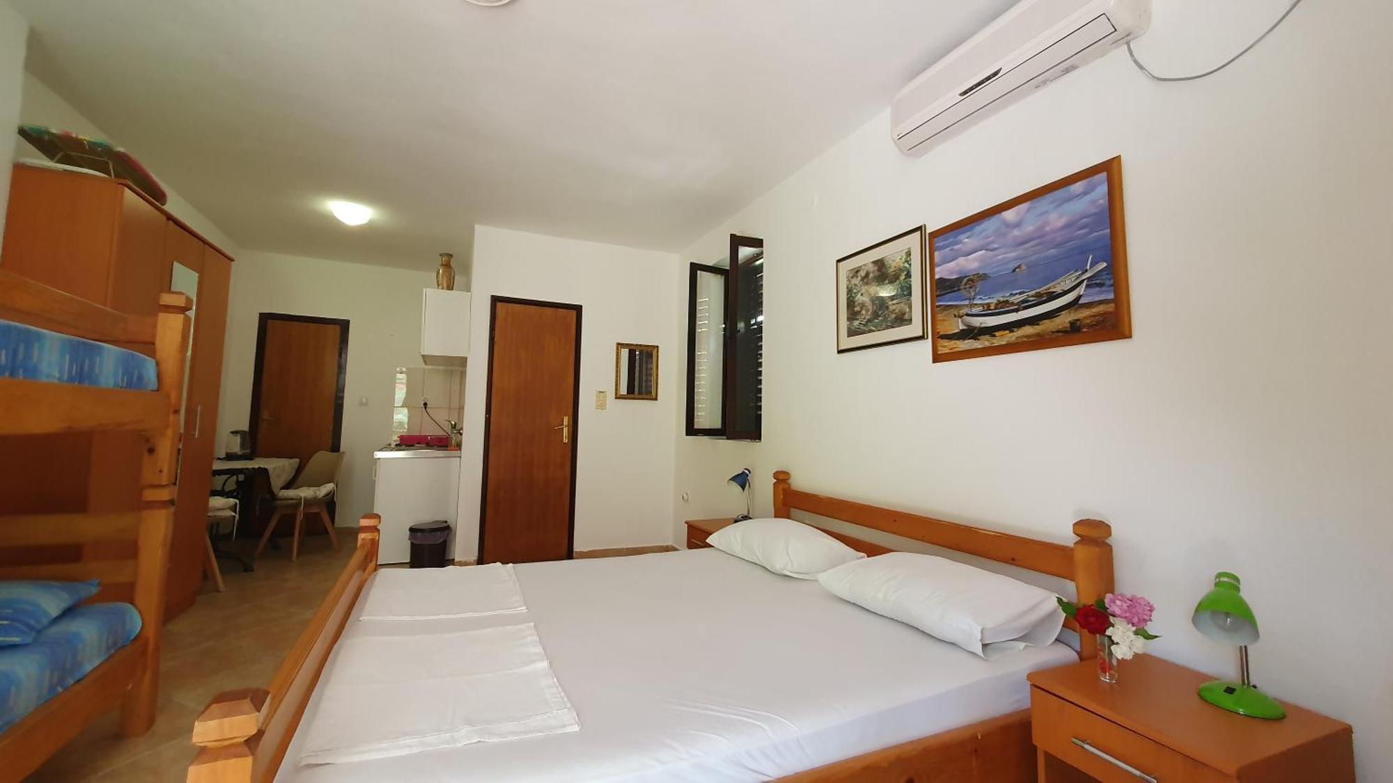 Apartments Ognjenovic Рисан Екстериор снимка
