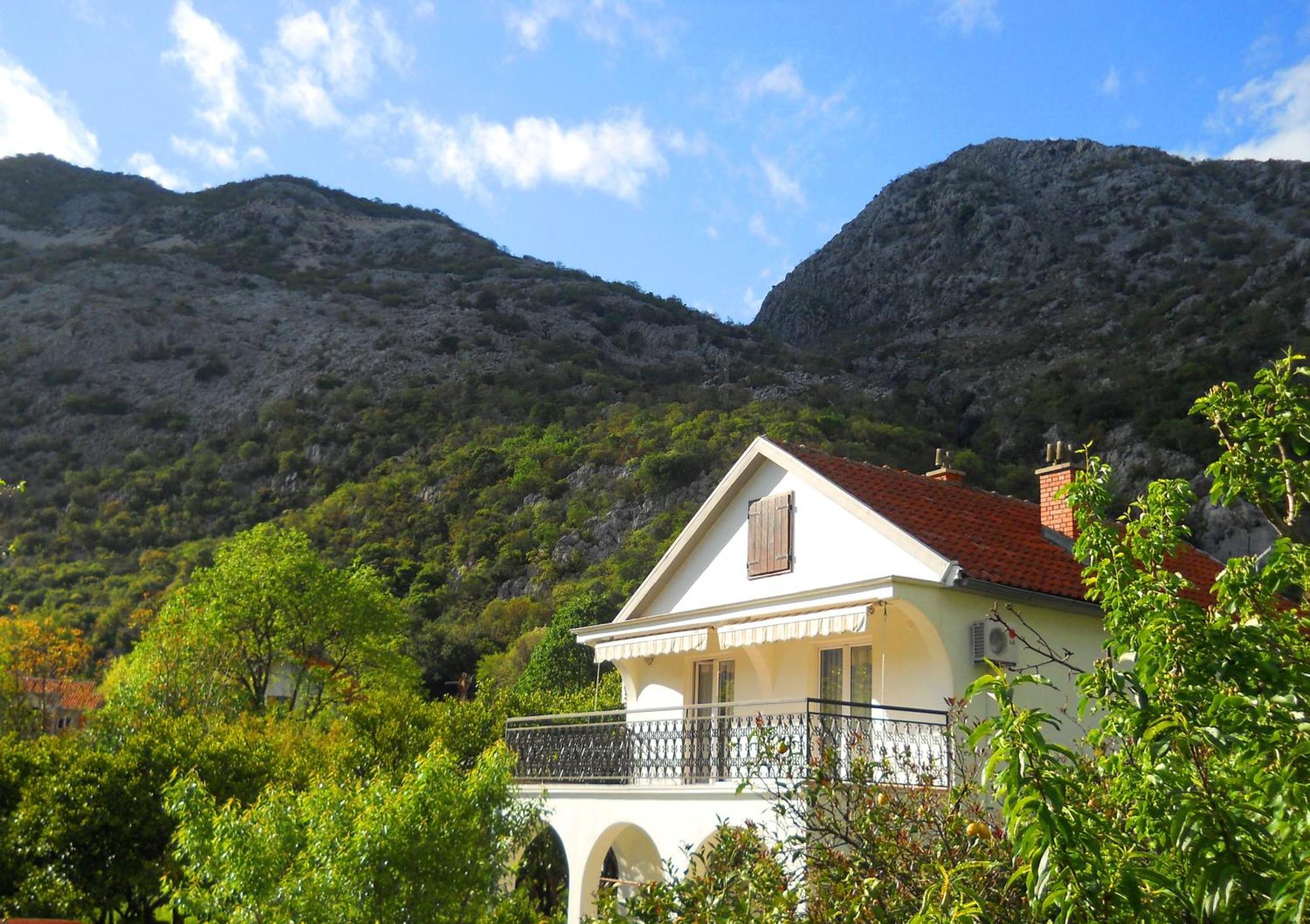 Apartments Ognjenovic Рисан Екстериор снимка