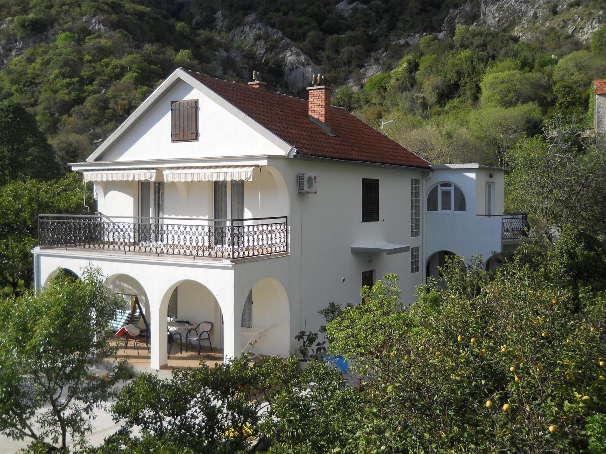 Apartments Ognjenovic Рисан Екстериор снимка