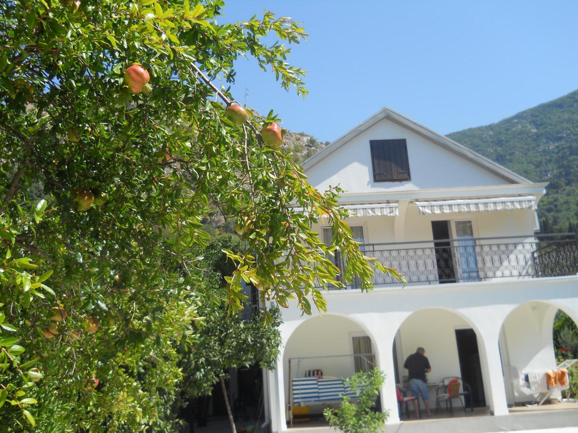 Apartments Ognjenovic Рисан Екстериор снимка